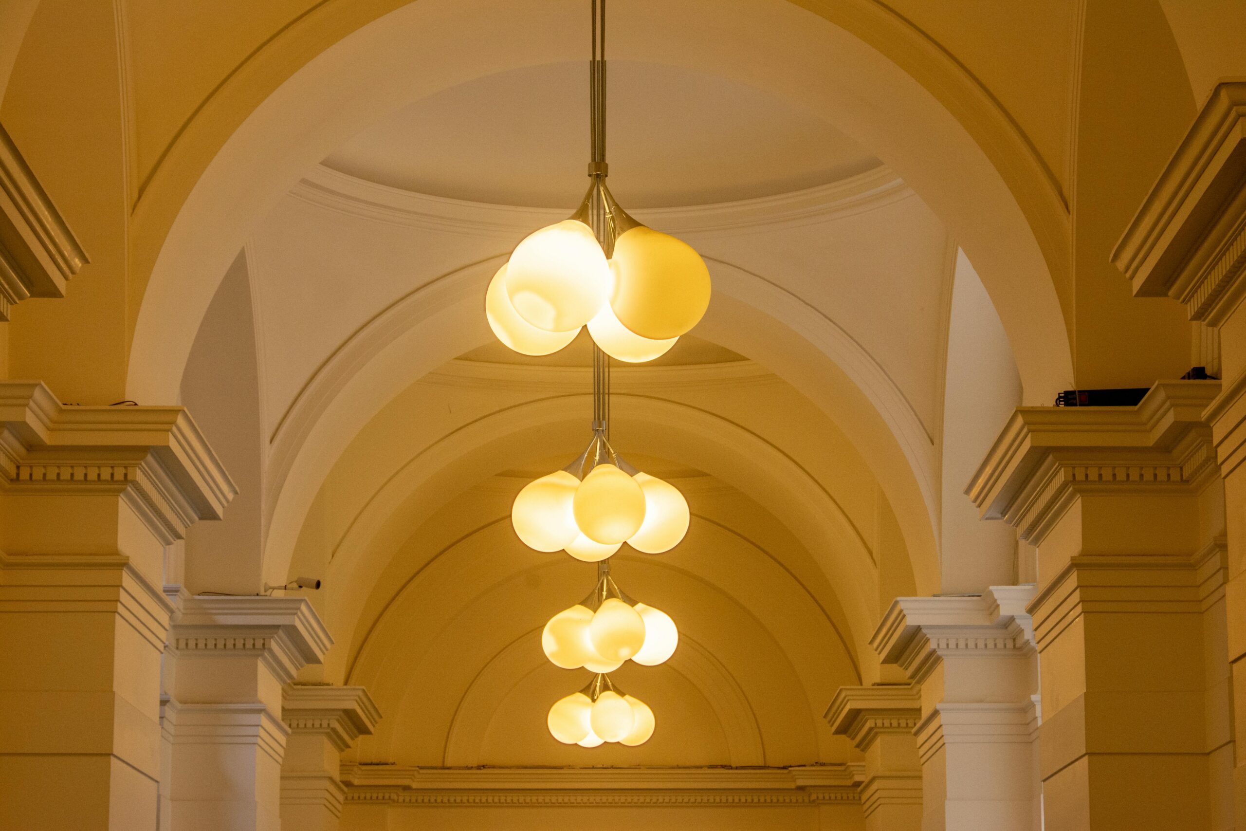 incandescent versus fluorescent